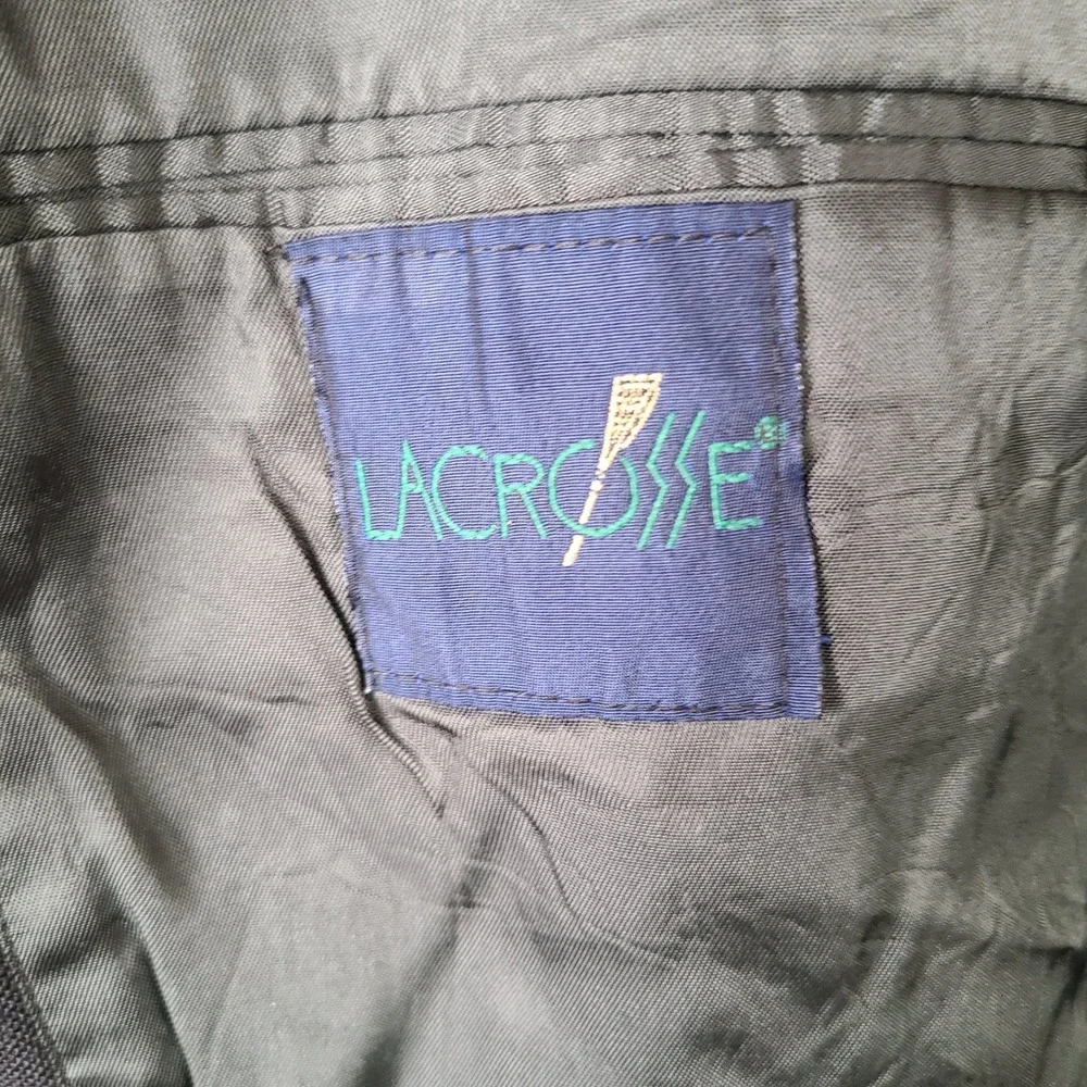 LaCrosse loose button